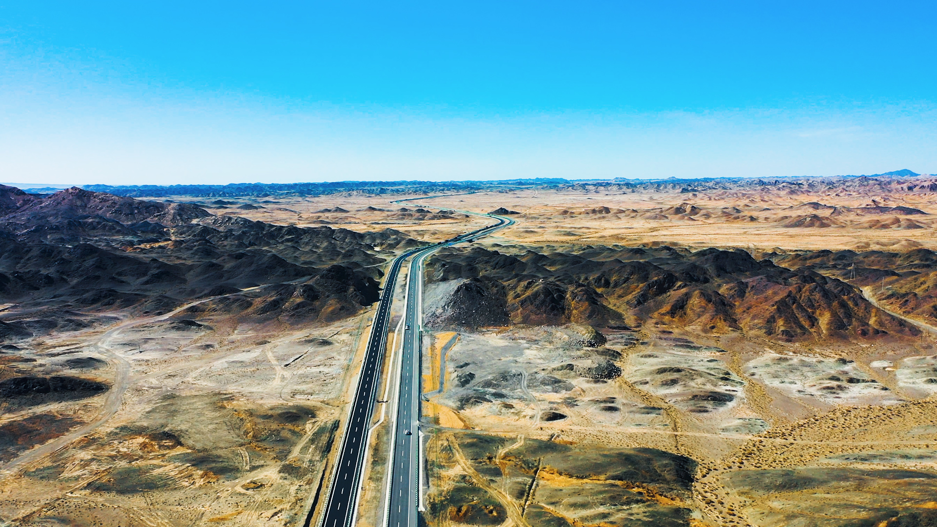 开创甘肃省公路建设史上两个首次g215线这段公路通车了