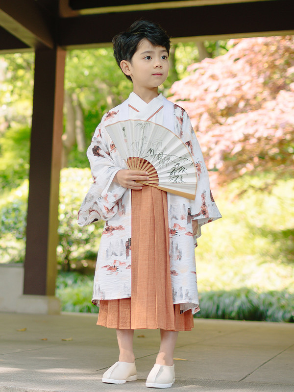 论人类幼崽能有多可爱，萌娃穿汉服坐地铁萌到心化！小朋友可以穿汉服吗？休闲区蓝鸢梦想 - Www.slyday.coM