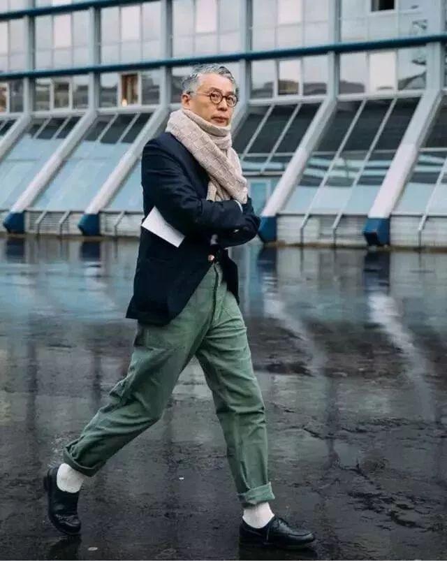 年过50、身高170，让优衣库变“潮”，他的穿搭为什么被人追捧？休闲区蓝鸢梦想 - Www.slyday.coM