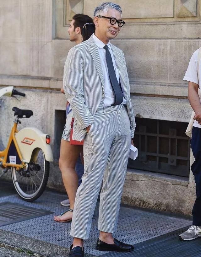 年过50、身高170，让优衣库变“潮”，他的穿搭为什么被人追捧？休闲区蓝鸢梦想 - Www.slyday.coM