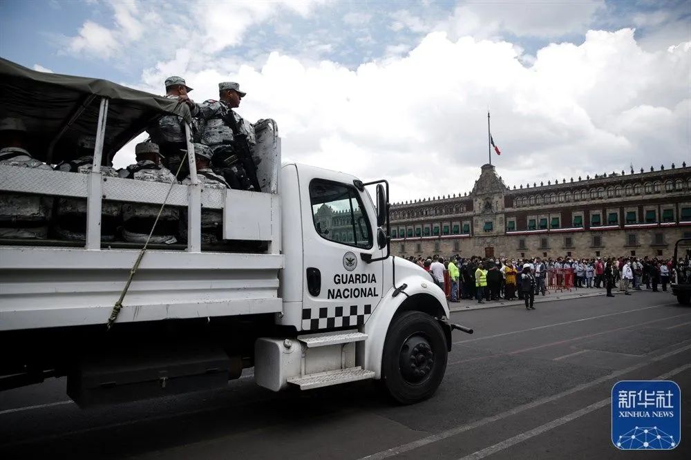 ▲9月19日，在墨西哥首都墨西哥城，国民警卫队在街头执勤。新华社发（弗朗西斯科·卡涅多摄）