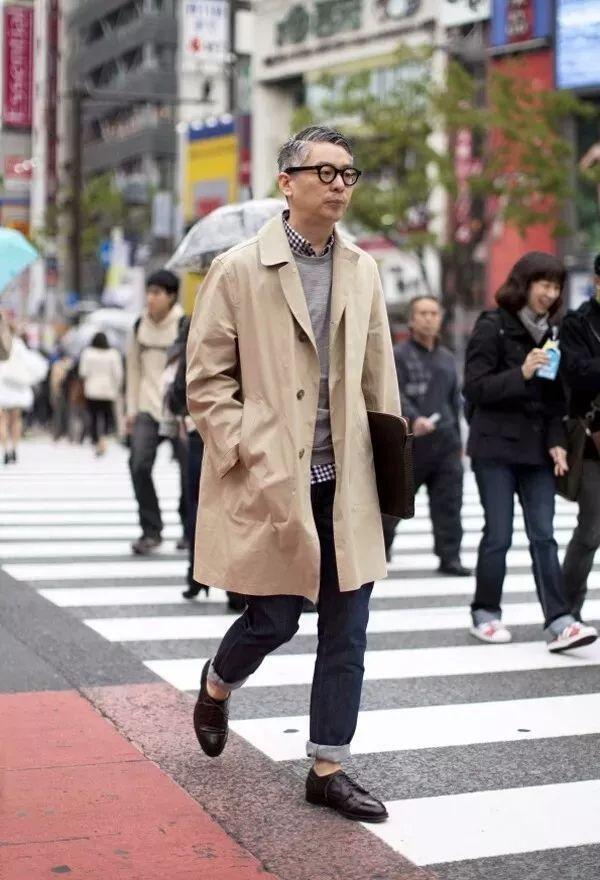 年过50、身高170，让优衣库变“潮”，他的穿搭为什么被人追捧？休闲区蓝鸢梦想 - Www.slyday.coM