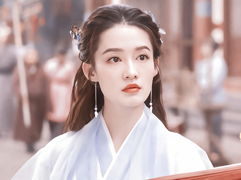 李沁凭借《请君》再度出圈，一人分饰两角不说，还带火了两男一女休闲区蓝鸢梦想 - Www.slyday.coM