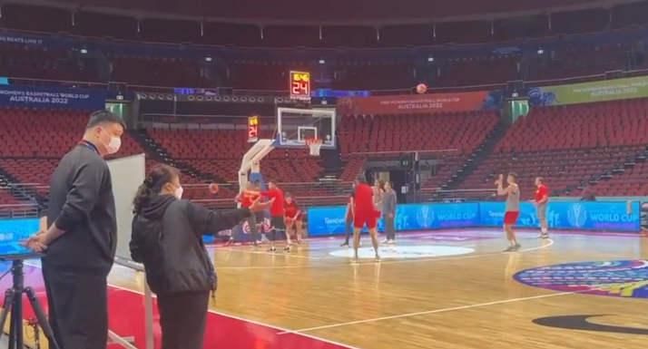 姚明督战！中国女篮适应场地训练，疯狂投射三分，备战韩国队休闲区蓝鸢梦想 - Www.slyday.coM