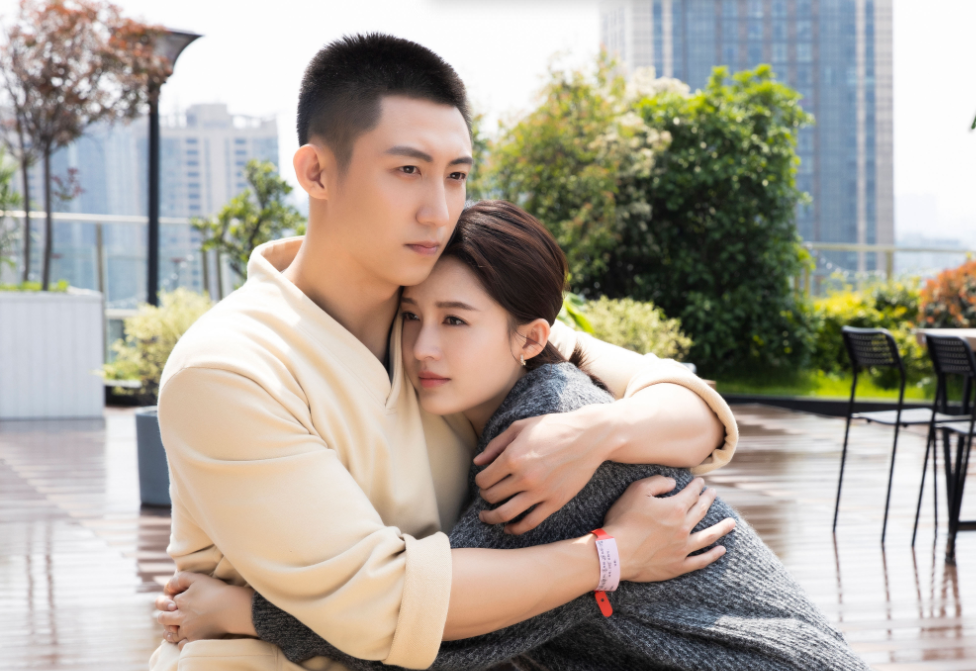 李沁凭借《请君》再度出圈，一人分饰两角不说，还带火了两男一女休闲区蓝鸢梦想 - Www.slyday.coM