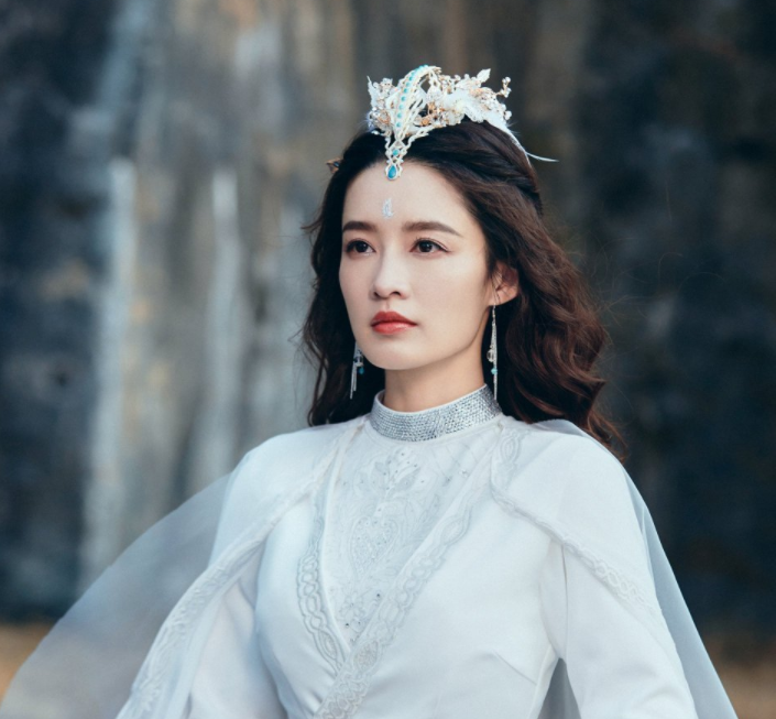 李沁凭借《请君》再度出圈，一人分饰两角不说，还带火了两男一女休闲区蓝鸢梦想 - Www.slyday.coM