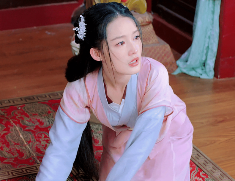 李沁凭借《请君》再度出圈，一人分饰两角不说，还带火了两男一女休闲区蓝鸢梦想 - Www.slyday.coM