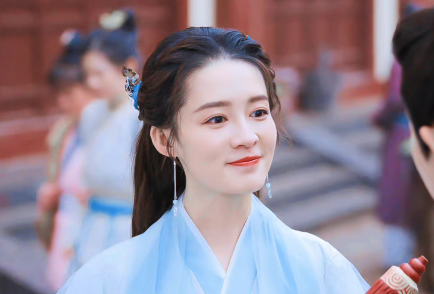 李沁凭借《请君》再度出圈，一人分饰两角不说，还带火了两男一女休闲区蓝鸢梦想 - Www.slyday.coM