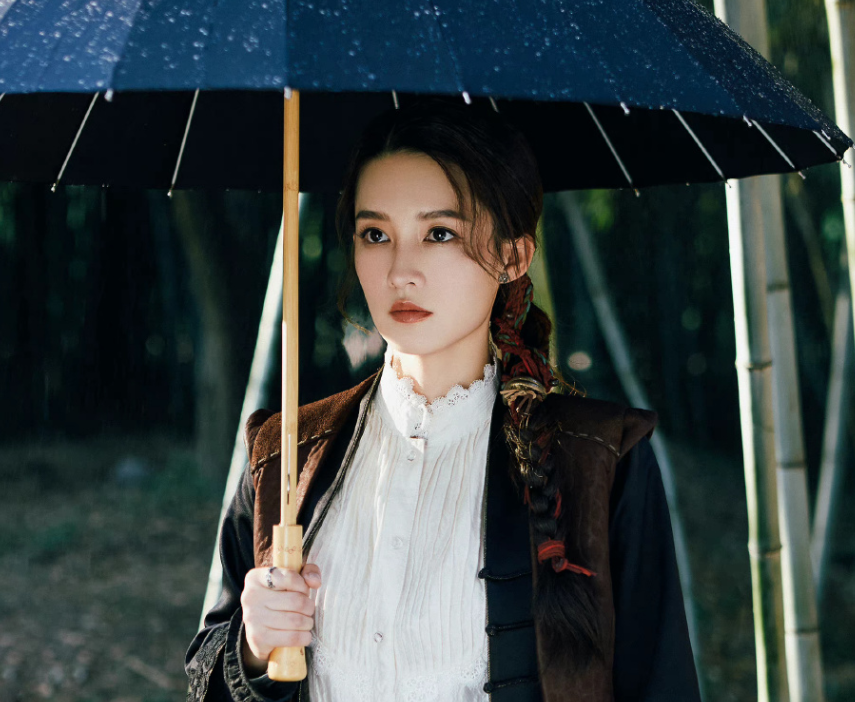 李沁凭借《请君》再度出圈，一人分饰两角不说，还带火了两男一女休闲区蓝鸢梦想 - Www.slyday.coM