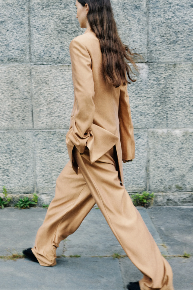 我们迷恋Lemaire、The Row、old CELINE，迷恋的是一种叫做“日常高级感”的风格休闲区蓝鸢梦想 - Www.slyday.coM