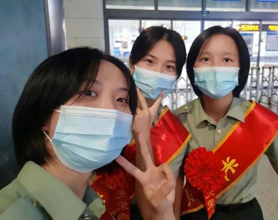 央媒集体点赞！高铁救人的退伍女兵找到了休闲区蓝鸢梦想 - Www.slyday.coM