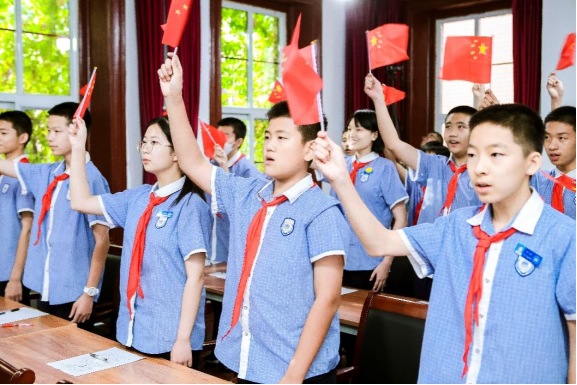 红色讲解员进校园活动专场宣讲在济南育英中学举行休闲区蓝鸢梦想 - Www.slyday.coM