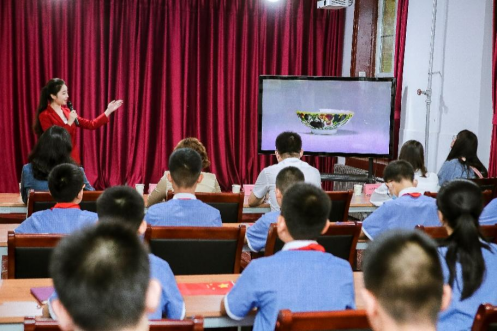 红色讲解员进校园活动专场宣讲在济南育英中学举行休闲区蓝鸢梦想 - Www.slyday.coM