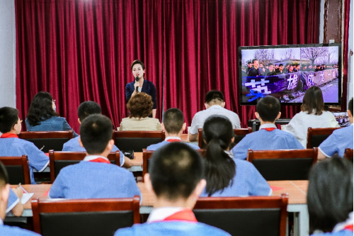 红色讲解员进校园活动专场宣讲在济南育英中学举行休闲区蓝鸢梦想 - Www.slyday.coM