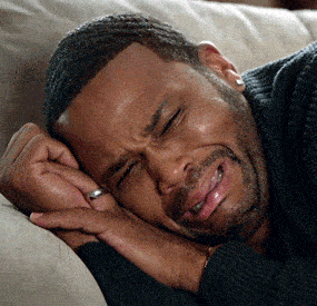 撩妹遭拒，男子挥斧砸了麦当劳！玩不起回家找妈妈！休闲区蓝鸢梦想 - Www.slyday.coM