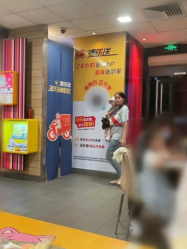 21岁单亲妈妈让全网心疼！丈夫去世，婆婆拿赔偿金后赶她出门？休闲区蓝鸢梦想 - Www.slyday.coM
