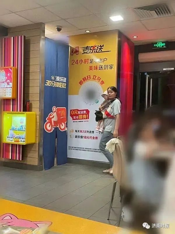 丈夫去世被婆婆赶出门？送外卖的21岁单亲妈妈回应了休闲区蓝鸢梦想 - Www.slyday.coM