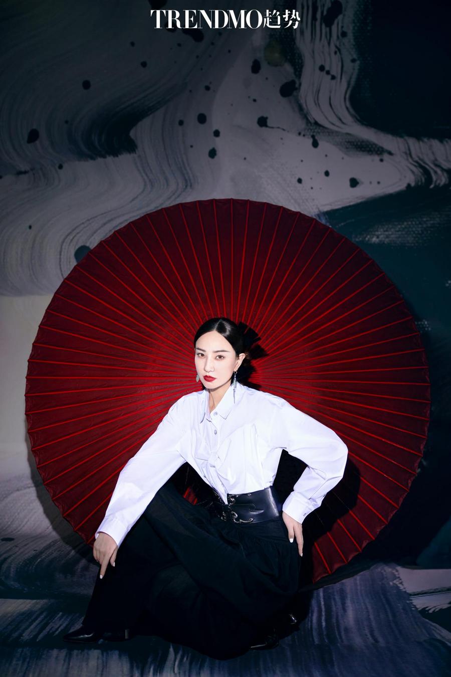 郑希怡《趋势》大片释出 以中式元素诠释尖锋时尚|郑希怡|大片|时尚_新浪新闻
