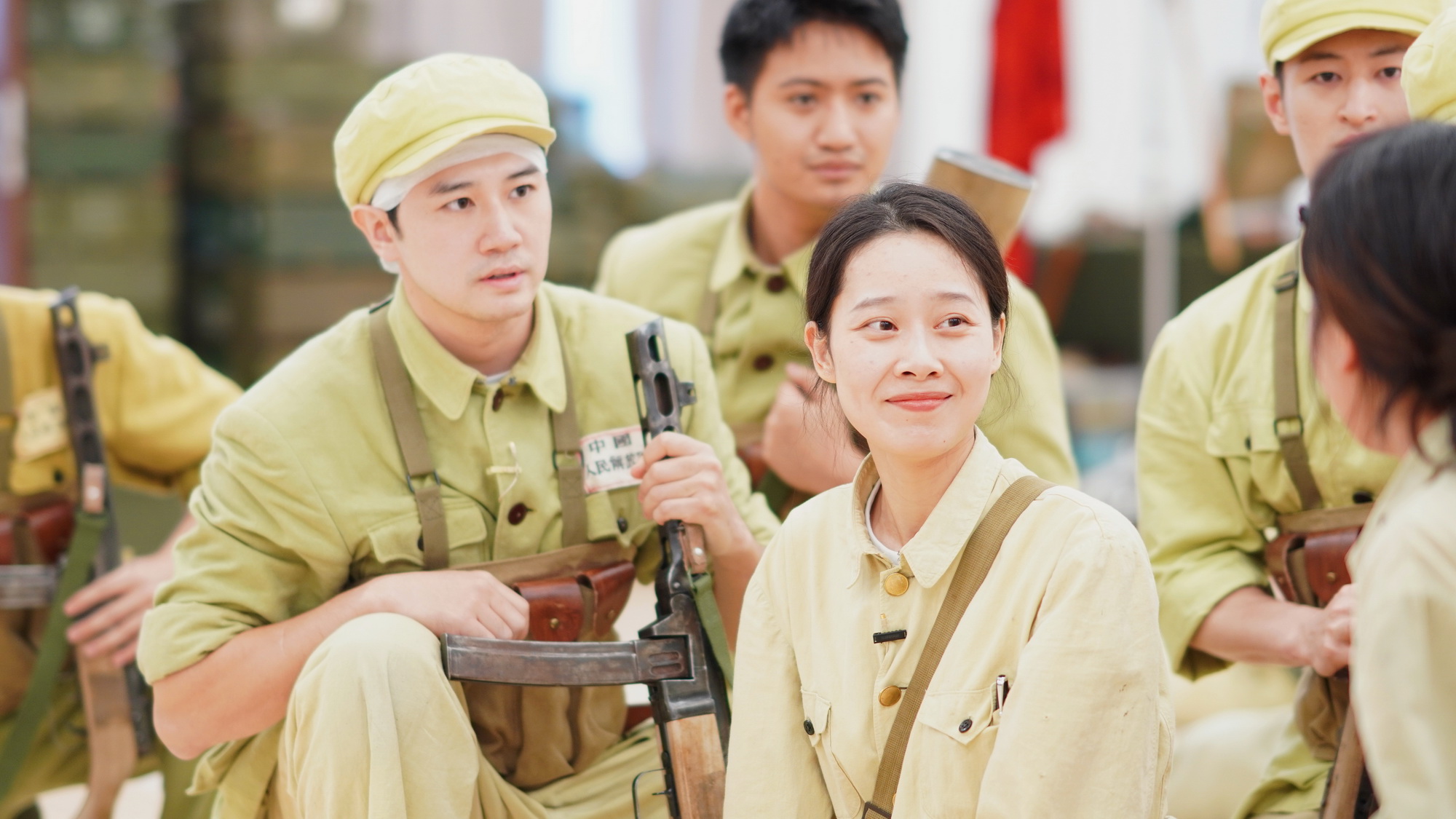 左:刘炫锐(饰 王成)右:贺梦洁 (饰王芳)