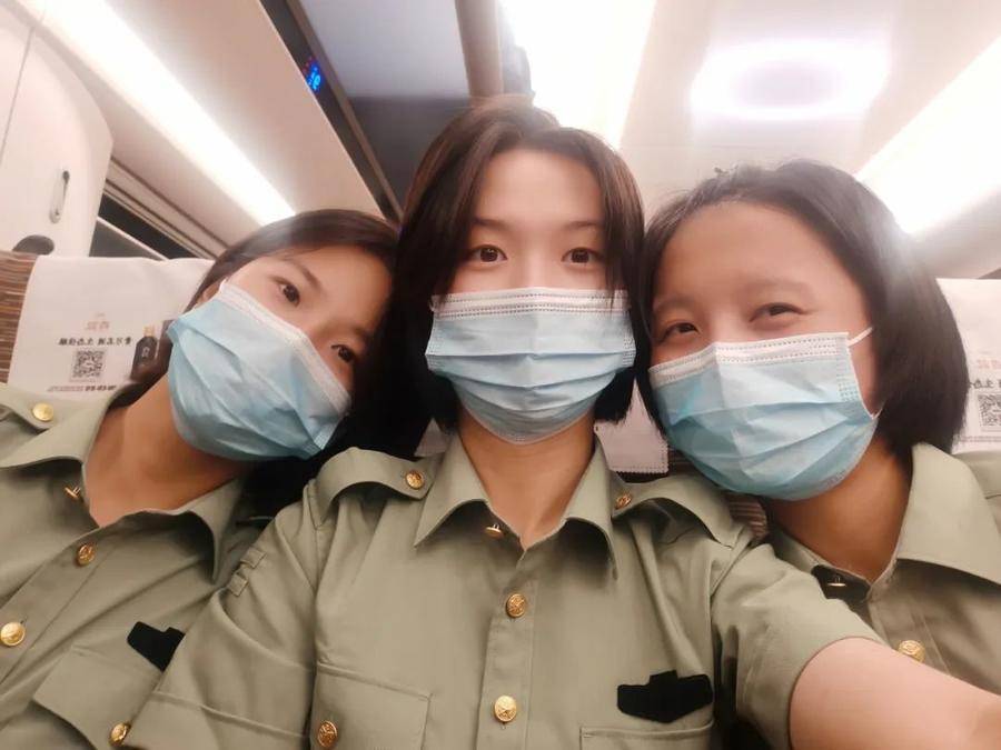 央媒集体点赞！高铁救人的退伍女兵找到了休闲区蓝鸢梦想 - Www.slyday.coM