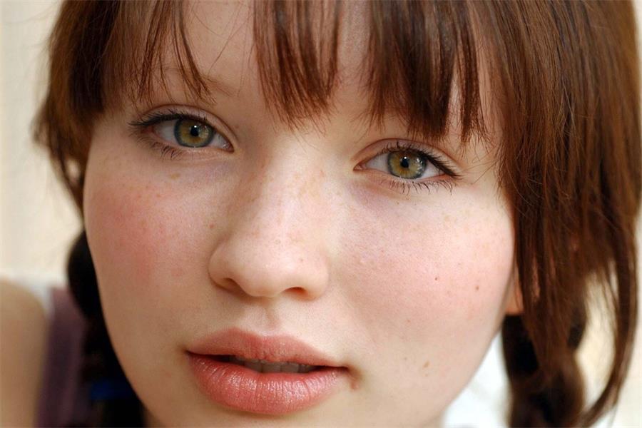 脸上“斑点丛生”？大多是这些原因，护肤真的很重要休闲区蓝鸢梦想 - Www.slyday.coM