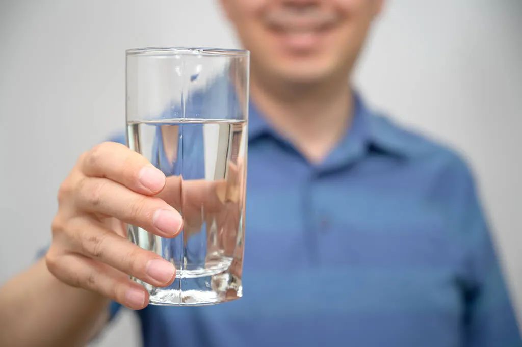 晨起1个动作养肝、2个习惯护肾！坚持做的人，肝肾比同龄人年轻、癌也不近身休闲区蓝鸢梦想 - Www.slyday.coM