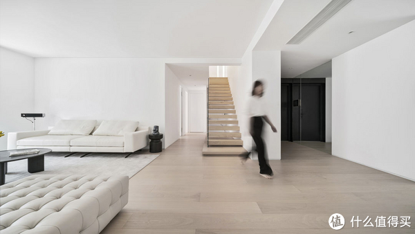 怪不得年轻人都青睐极简风，她205㎡家，空灵洁净，美到了骨子里休闲区蓝鸢梦想 - Www.slyday.coM