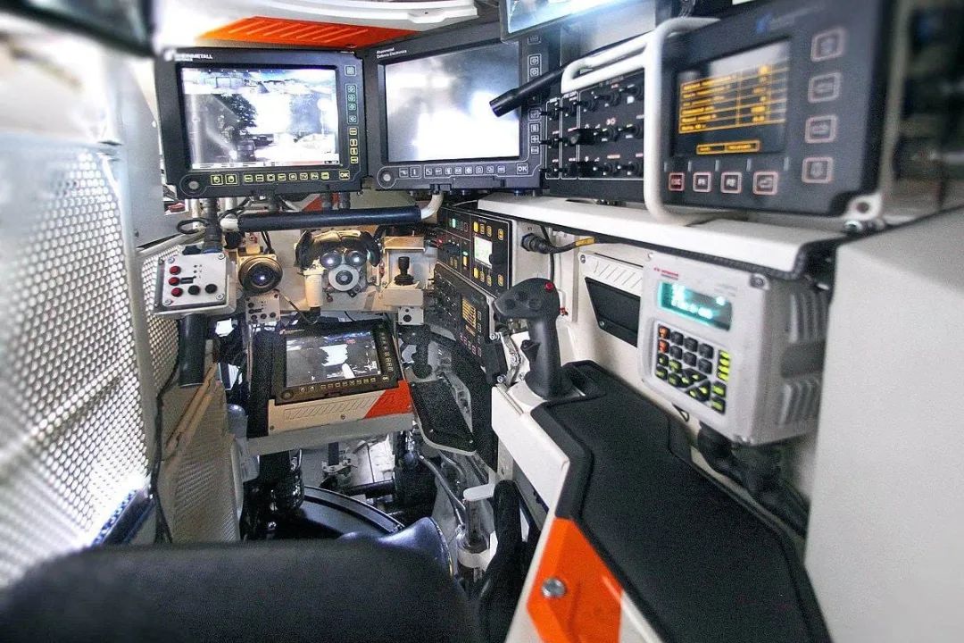 俄军最先进坦克被随意丢弃,被曝光内部结构简陋,能有战斗力吗?