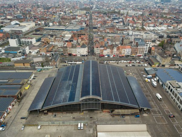 比利时布鲁塞尔的安德莱赫特屠宰场太阳能棚顶，可以太阳能发电。（新华社）