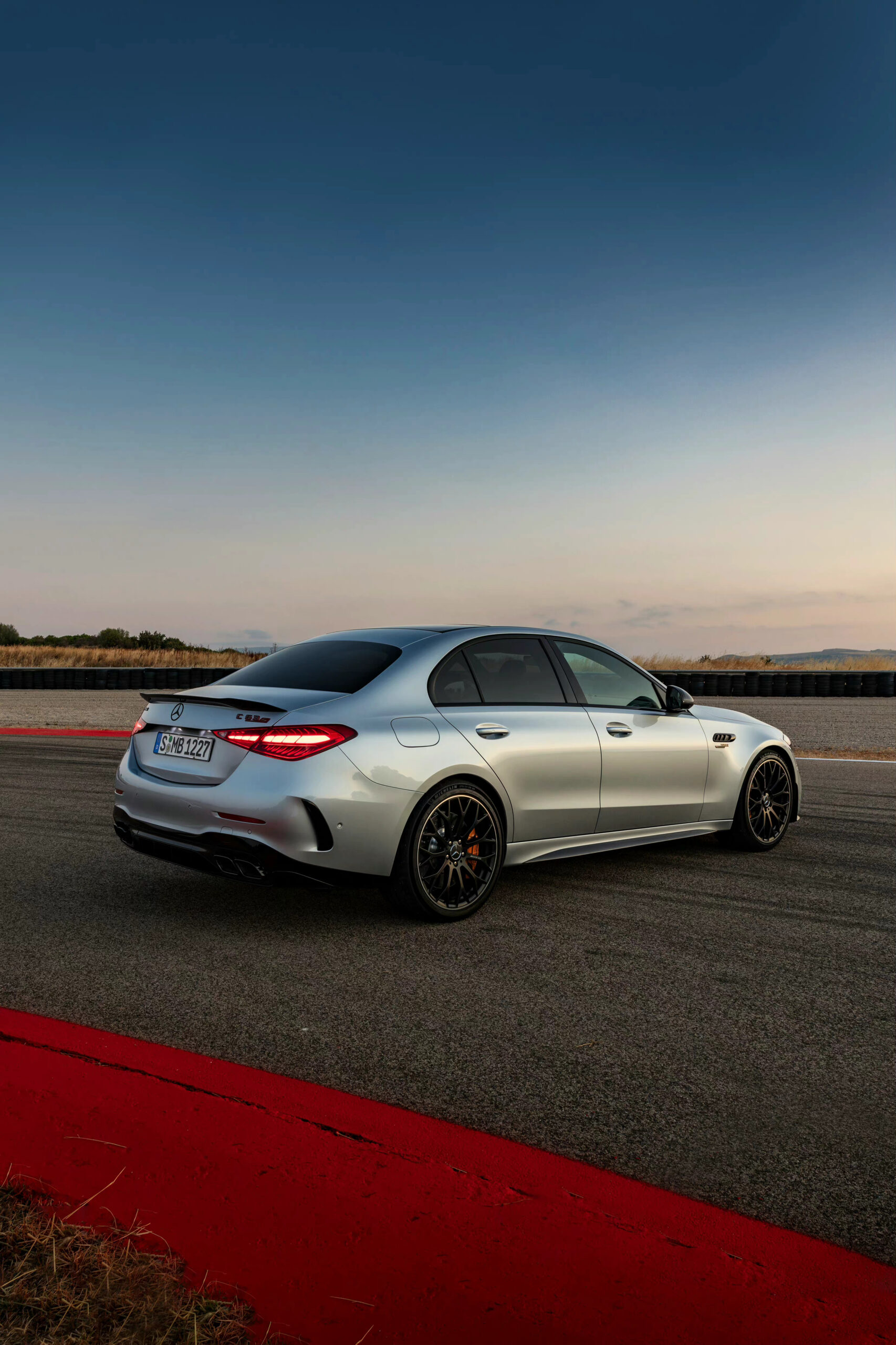 全新梅赛德斯amgc63seperformance采用f1混动技术