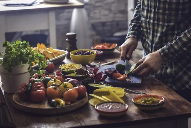 晚餐吃得早与晚餐吃得晚，到底有多大的区别？看看最新的研究显示休闲区蓝鸢梦想 - Www.slyday.coM