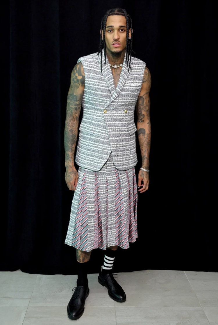 克拉克森：我的风格就是随性 起床后会从地板捡起衣服随意搭配休闲区蓝鸢梦想 - Www.slyday.coM