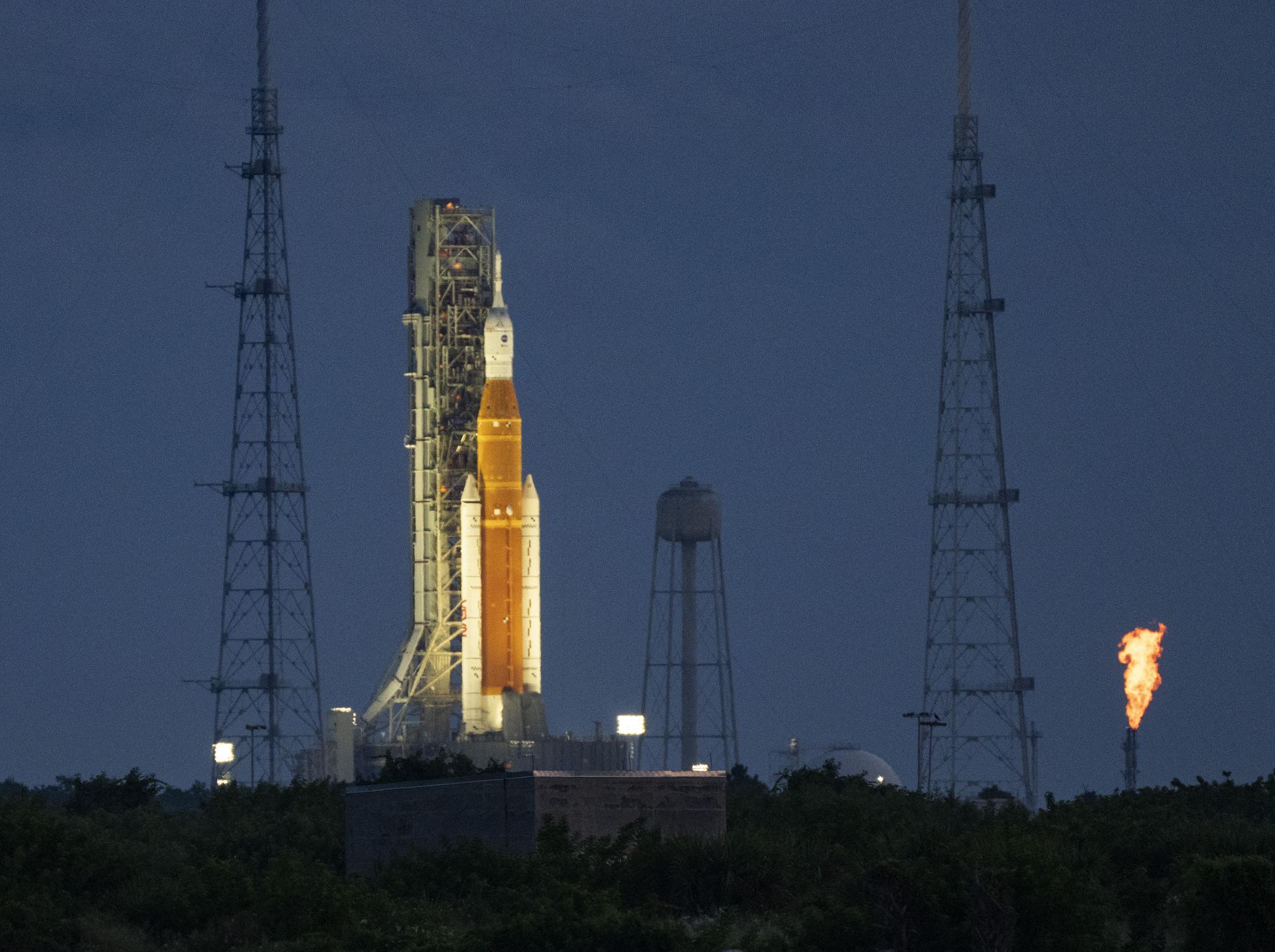 离发射日期不到一周，NASA还没解决登月火箭泄露故障