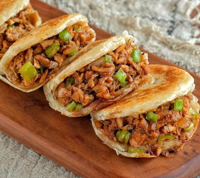 香到流口水的鸡腿肉夹馍,不用揉面,疯狂夹肉__财经头条