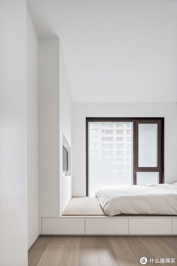 怪不得年轻人都青睐极简风，她205㎡家，空灵洁净，美到了骨子里休闲区蓝鸢梦想 - Www.slyday.coM