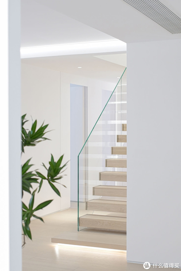 怪不得年轻人都青睐极简风，她205㎡家，空灵洁净，美到了骨子里休闲区蓝鸢梦想 - Www.slyday.coM