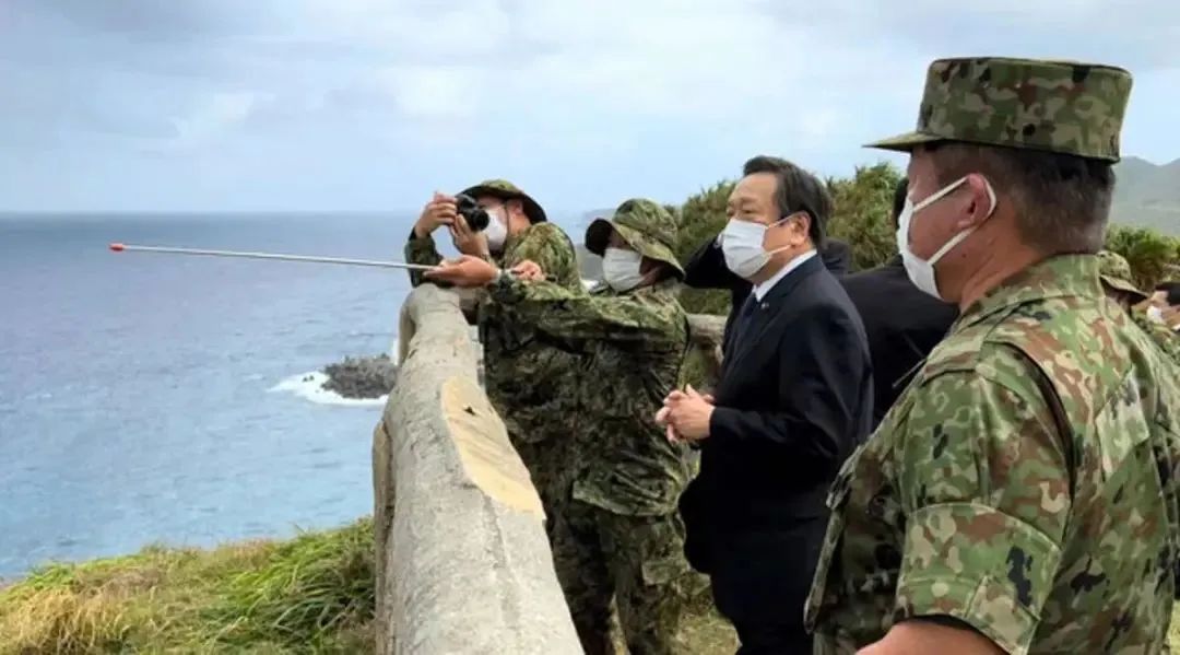 日媒：日防相视察与那国岛 还确认110公里外台湾方位