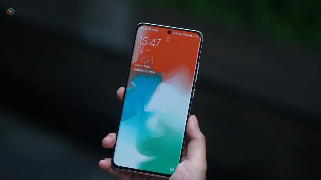 安卓厂商就非得抄iPhone的“灵动岛”吗？休闲区蓝鸢梦想 - Www.slyday.coM