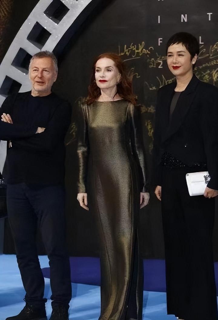 56岁蒋雯丽太惊艳,穿西装配透视内搭霸气性感,气场盖过欧美女星休闲区蓝鸢梦想 - Www.slyday.coM 56岁蒋雯丽太惊艳,穿西装配透视内搭霸气性感,气场盖过欧美女星休闲区蓝鸢梦想 - Www.slyday.coM