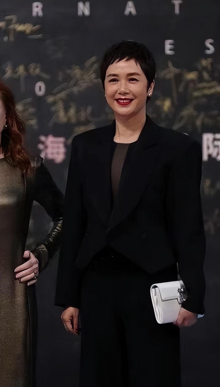 56岁蒋雯丽太惊艳,穿西装配透视内搭霸气性感,气场盖过欧美女星休闲区蓝鸢梦想 - Www.slyday.coM 56岁蒋雯丽太惊艳,穿西装配透视内搭霸气性感,气场盖过欧美女星休闲区蓝鸢梦想 - Www.slyday.coM