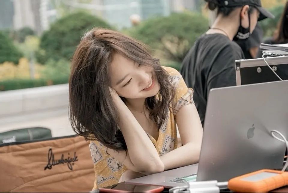 初看不惊艳，再看移不开眼，“第二眼美人”的秘密都在这里了休闲区蓝鸢梦想 - Www.slyday.coM