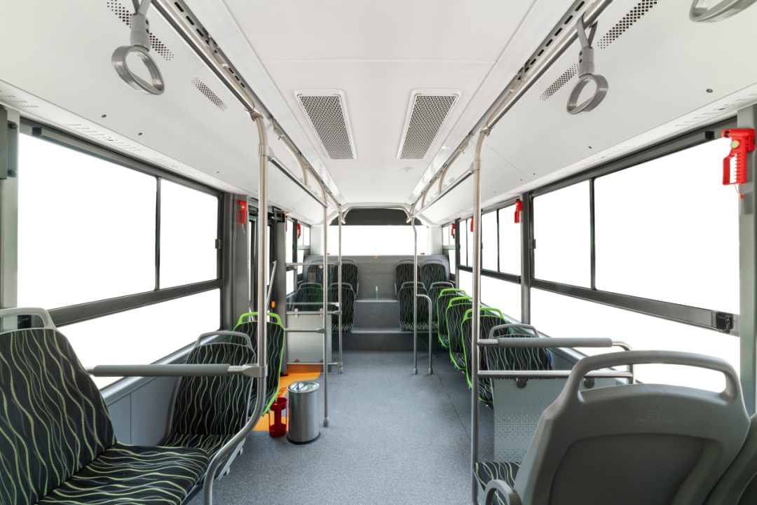 新品宇通发布国内首款0后悬城市公交车宇光e8max