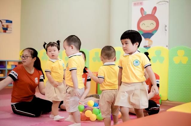 幼儿园老师指出：孩子在校乖，回家难带的4个原因，不都是坏事休闲区蓝鸢梦想 - Www.slyday.coM