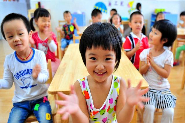 幼儿园老师指出：孩子在校乖，回家难带的4个原因，不都是坏事休闲区蓝鸢梦想 - Www.slyday.coM