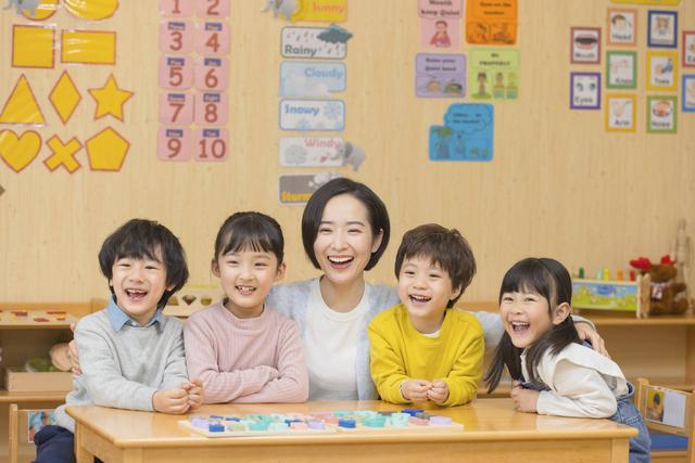 幼儿园老师指出：孩子在校乖，回家难带的4个原因，不都是坏事休闲区蓝鸢梦想 - Www.slyday.coM