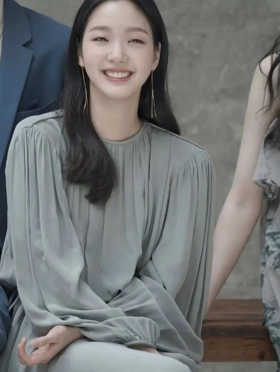 初看不惊艳，再看移不开眼，“第二眼美人”的秘密都在这里了休闲区蓝鸢梦想 - Www.slyday.coM