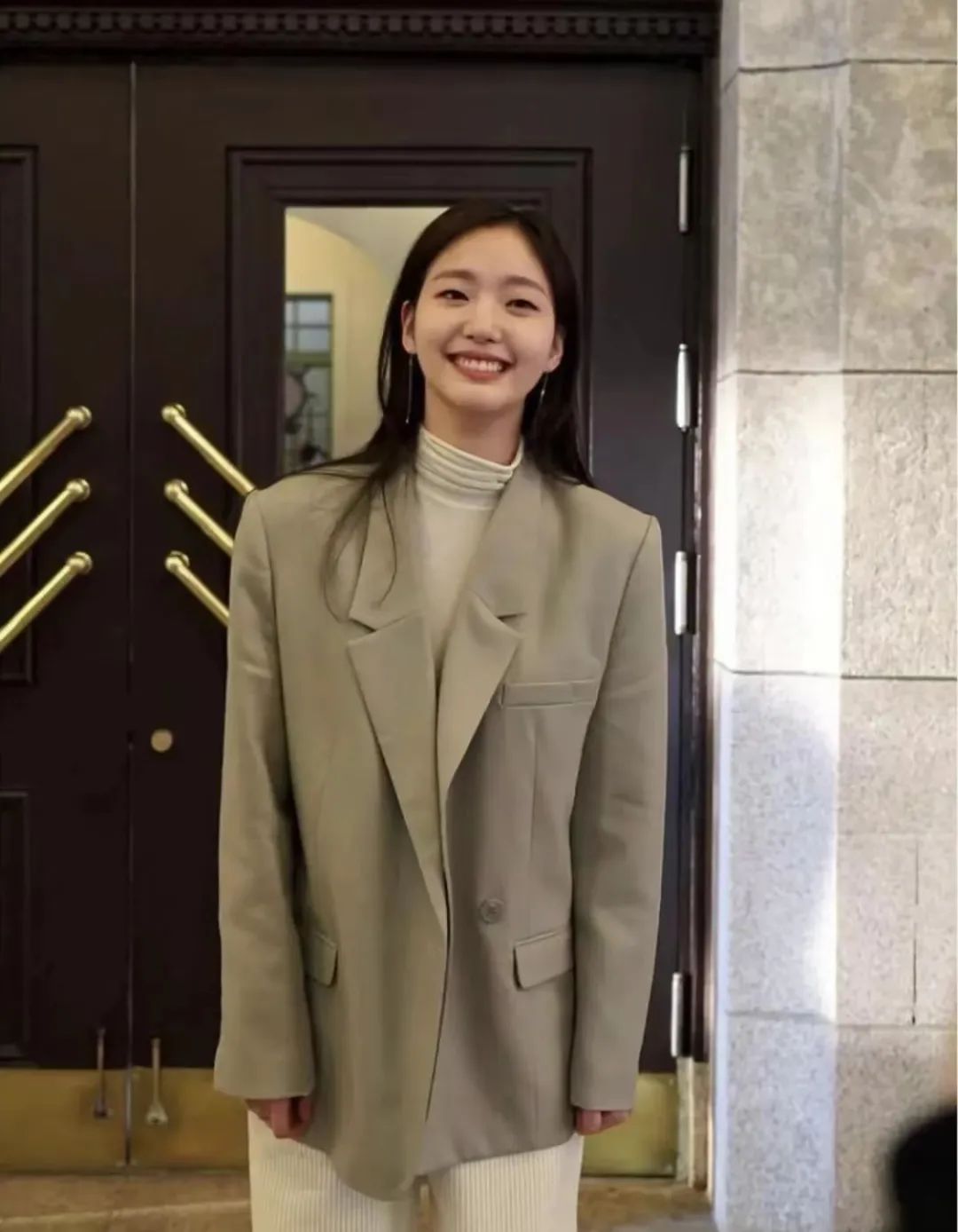 初看不惊艳，再看移不开眼，“第二眼美人”的秘密都在这里了休闲区蓝鸢梦想 - Www.slyday.coM