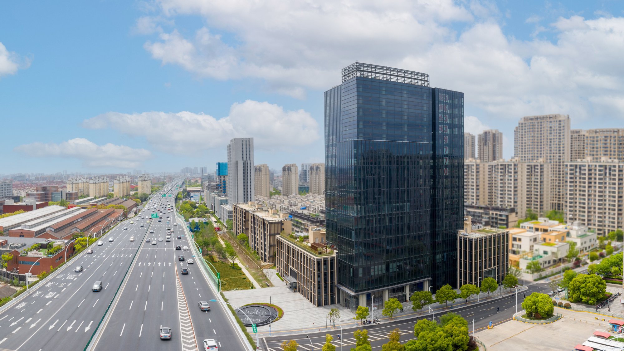 静安华发中心引领上海首个写字楼场景大型露营风|上海市|写字楼|华金_新浪新闻