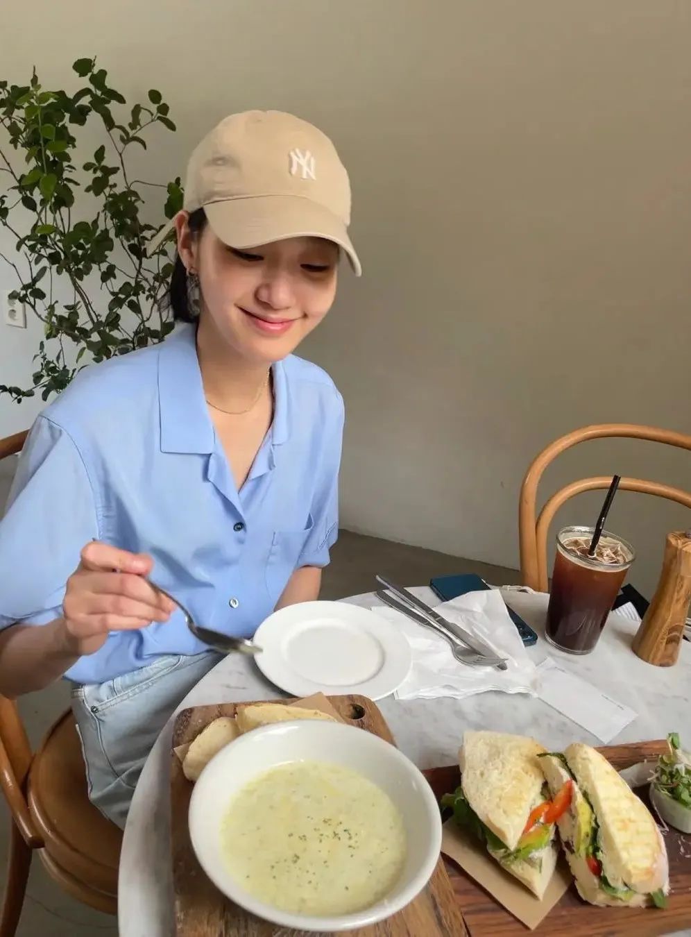 初看不惊艳，再看移不开眼，“第二眼美人”的秘密都在这里了休闲区蓝鸢梦想 - Www.slyday.coM