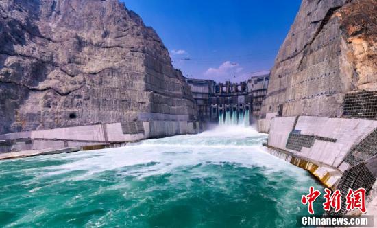 镜头下的大凉山：走进“川滇明珠”——会东县休闲区蓝鸢梦想 - Www.slyday.coM